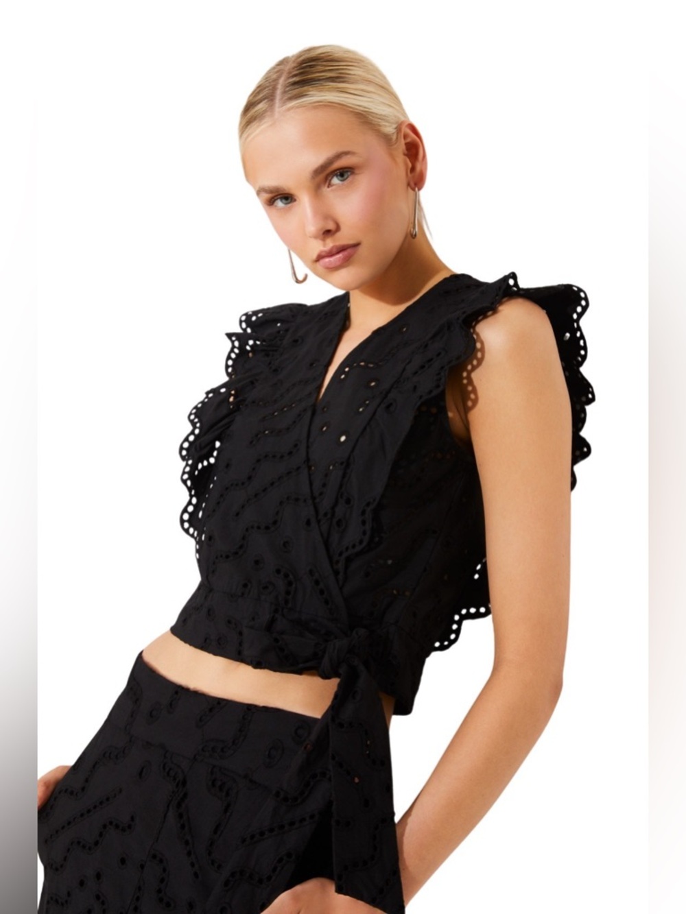 Suncoo Lila Organic Cotton Cropped Eyelet Top in Noir Black Size T0